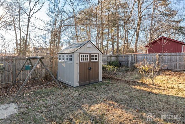 12 Lake Avenue, Franklin, NJ 08873