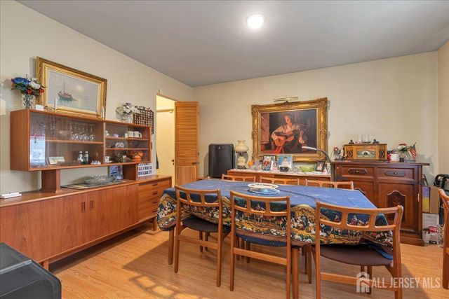 12 Lake Avenue, Franklin, NJ 08873