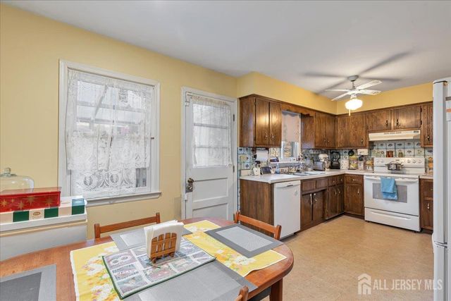 12 Lake Avenue, Franklin, NJ 08873