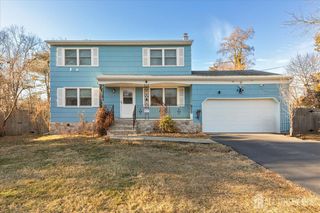 12 Lake Avenue, Franklin, NJ 08873