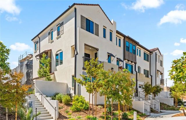 108 Pickwick Lane Court, Burbank, CA 91506