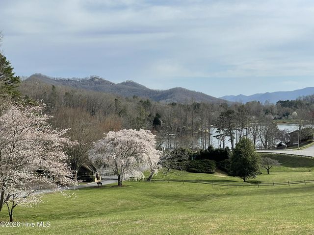 193 Mountain Harbour Drive, Hayesville, NC 28904