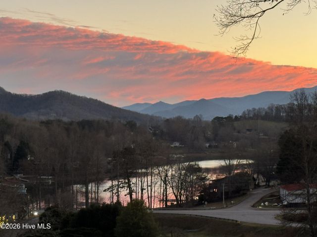 193 Mountain Harbour Drive, Hayesville, NC 28904