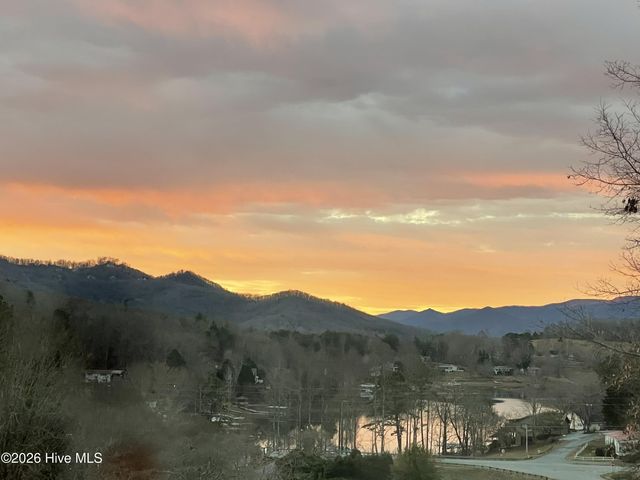 193 Mountain Harbour Drive, Hayesville, NC 28904