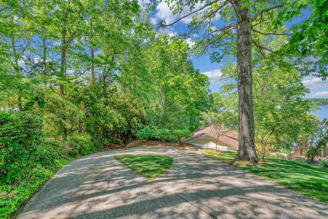 132 Lake Bowen Drive, Inman, SC 29349