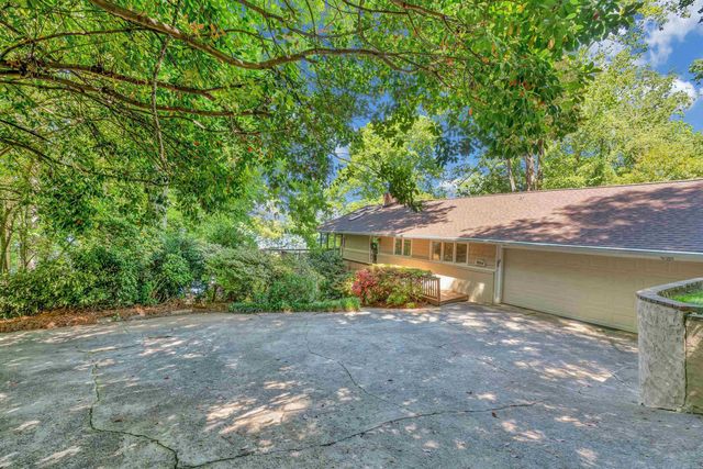 132 Lake Bowen Drive, Inman, SC 29349