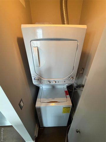 6533 E Jefferson Avenue 221W, Detroit, MI 48207