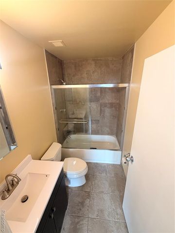 6533 E Jefferson Avenue 221W, Detroit, MI 48207