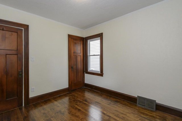 3226 N Newhall STREET, Milwaukee, WI 53211