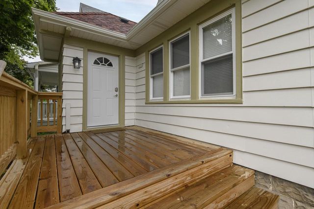 3226 N Newhall STREET, Milwaukee, WI 53211