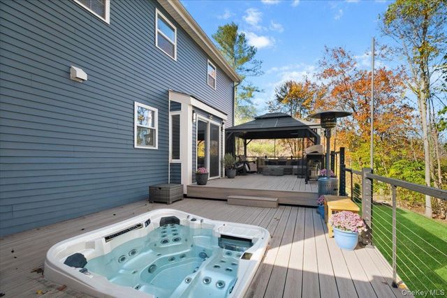 67 Thoreau Court, Yorktown Heights, NY 10598