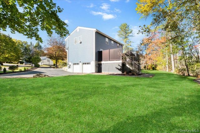 67 Thoreau Court, Yorktown Heights, NY 10598