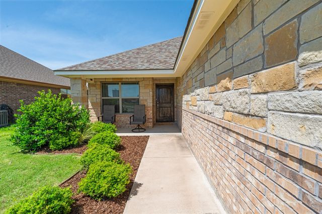 3304 Main Street, Granbury, TX 76049