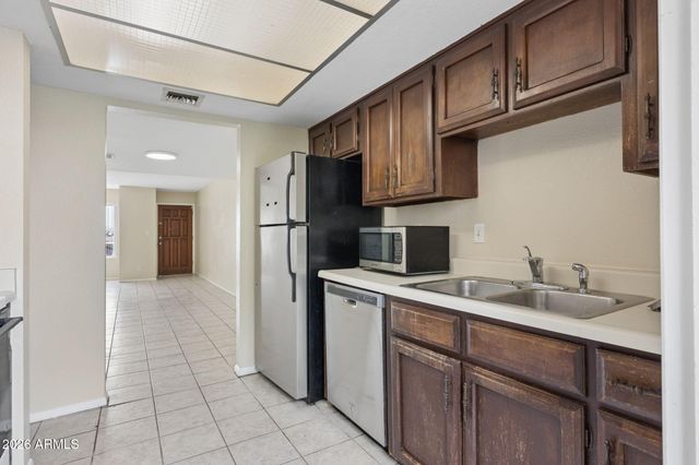 1927 E HAMPTON Avenue 216, Mesa, AZ 85204