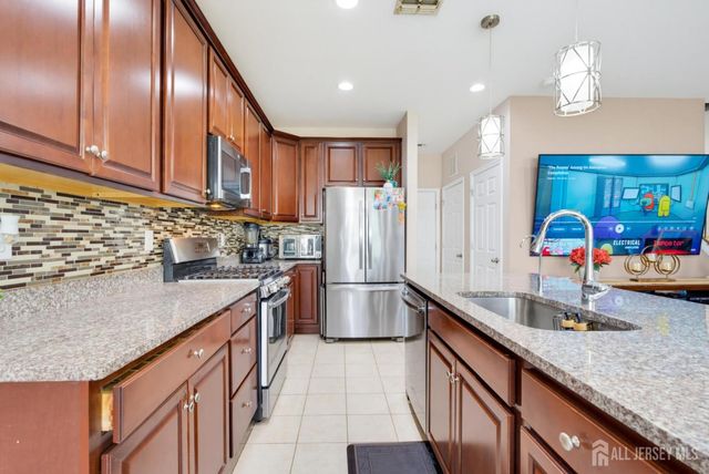 16 Morris Lane, Cranbury, NJ 08512