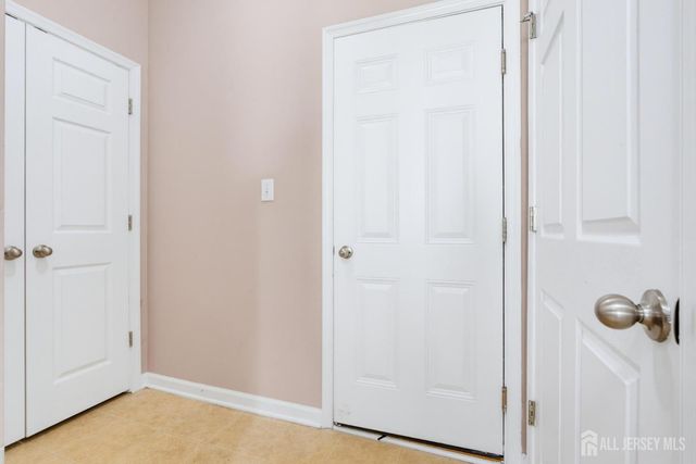 16 Morris Lane, Cranbury, NJ 08512