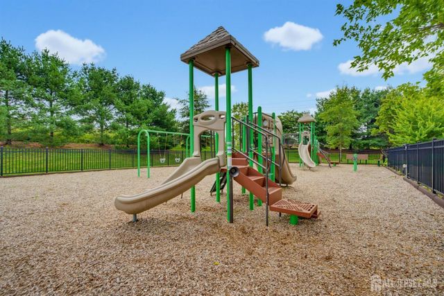 16 Morris Lane, Cranbury, NJ 08512