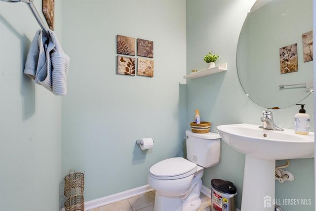 16 Morris Lane, Cranbury, NJ 08512