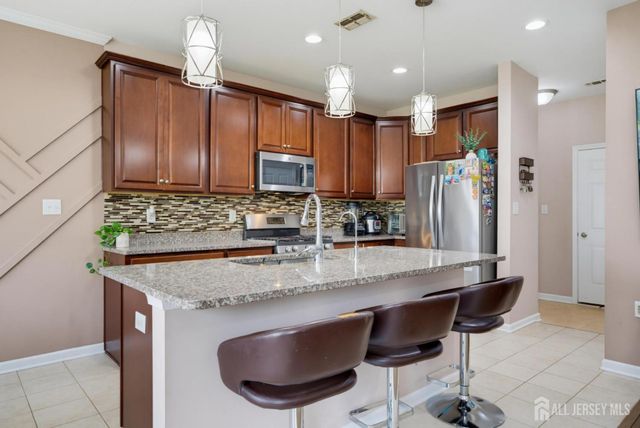 16 Morris Lane, Cranbury, NJ 08512