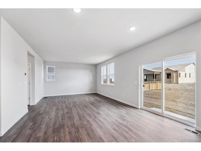 4550 Blue Grama Dr, Dacono, CO 80514