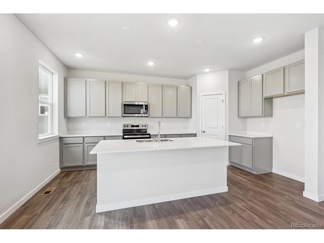 4550 Blue Grama Dr, Dacono, CO 80514