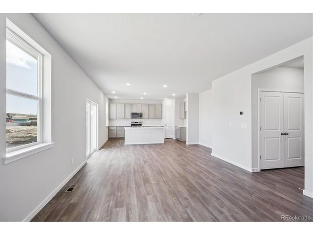 4550 Blue Grama Dr, Dacono, CO 80514