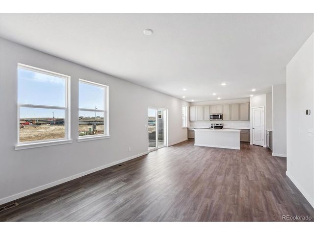 4550 Blue Grama Dr, Dacono, CO 80514