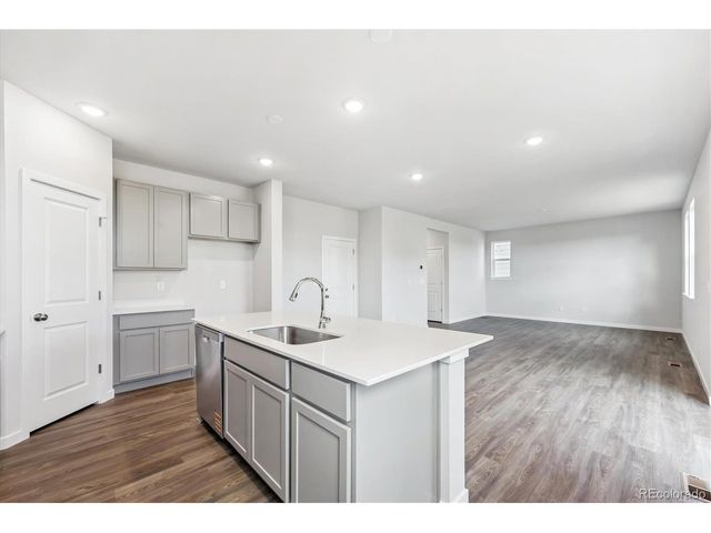 4550 Blue Grama Dr, Dacono, CO 80514