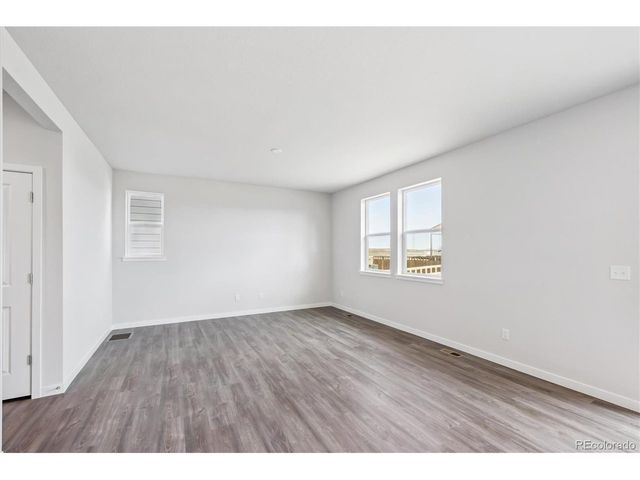 4550 Blue Grama Dr, Dacono, CO 80514