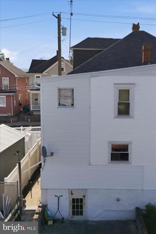408 FAIRVIEW AVE, Waynesboro, PA 17268