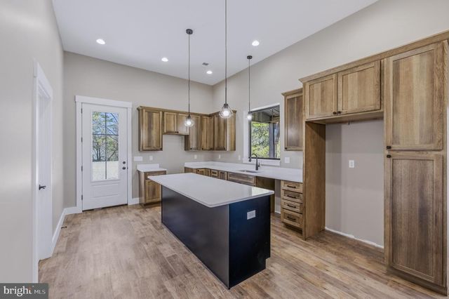 237 FOGGY BOTTOM LN, Berkeley Springs, WV 25411