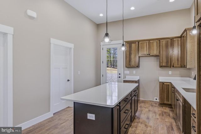 237 FOGGY BOTTOM LN, Berkeley Springs, WV 25411