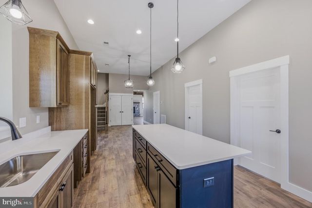 237 FOGGY BOTTOM LN, Berkeley Springs, WV 25411