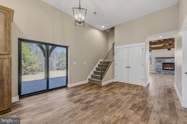 237 FOGGY BOTTOM LN, Berkeley Springs, WV 25411