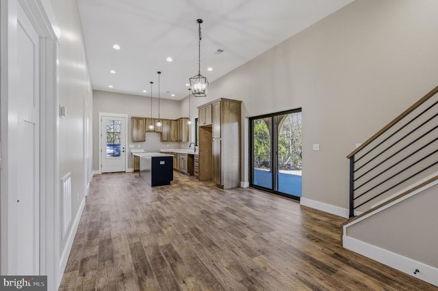 237 FOGGY BOTTOM LN, Berkeley Springs, WV 25411