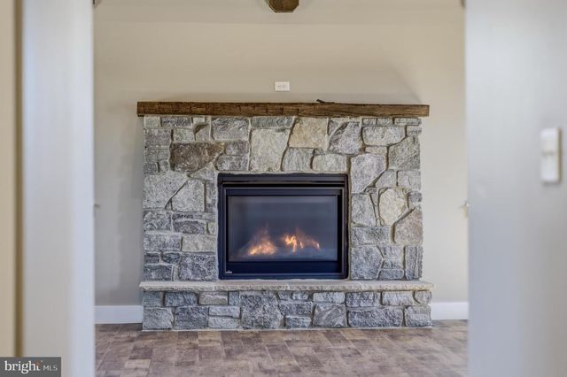 237 FOGGY BOTTOM LN, Berkeley Springs, WV 25411