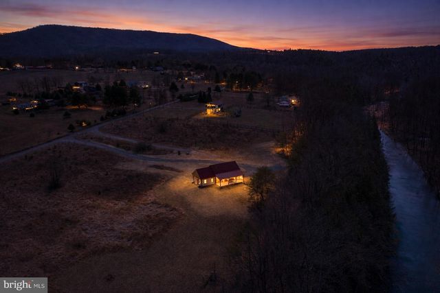 237 FOGGY BOTTOM LN, Berkeley Springs, WV 25411