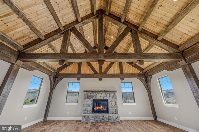 237 FOGGY BOTTOM LN, Berkeley Springs, WV 25411