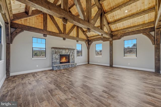 237 FOGGY BOTTOM LN, Berkeley Springs, WV 25411