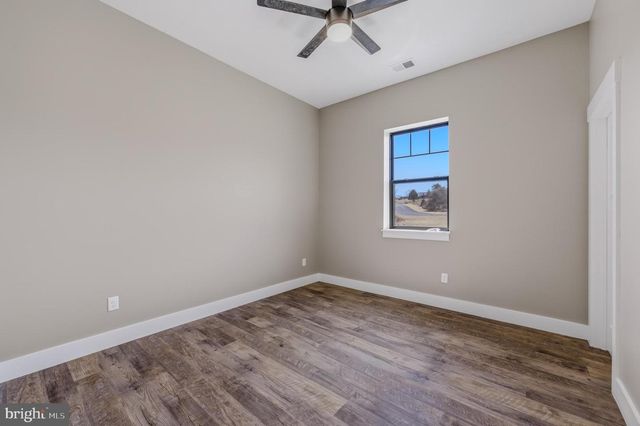 237 FOGGY BOTTOM LN, Berkeley Springs, WV 25411