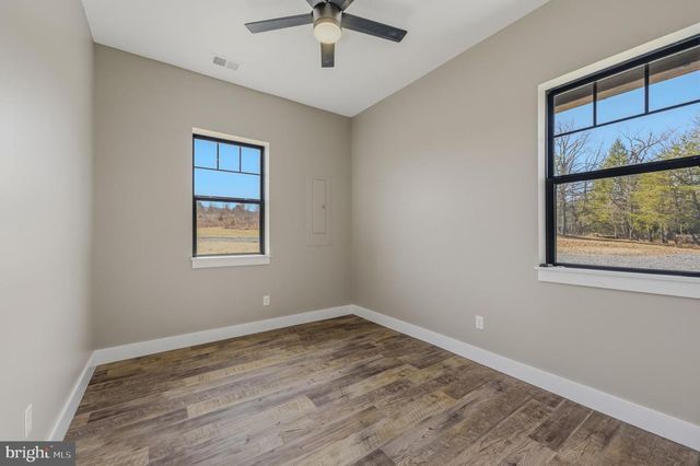 237 FOGGY BOTTOM LN, Berkeley Springs, WV 25411