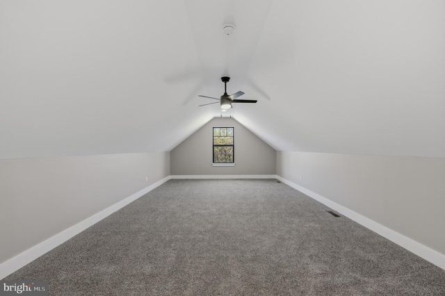 237 FOGGY BOTTOM LN, Berkeley Springs, WV 25411