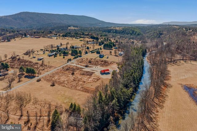 237 FOGGY BOTTOM LN, Berkeley Springs, WV 25411