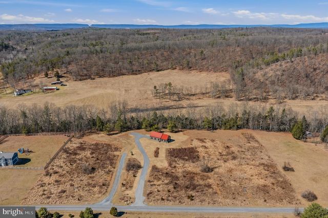 237 FOGGY BOTTOM LN, Berkeley Springs, WV 25411