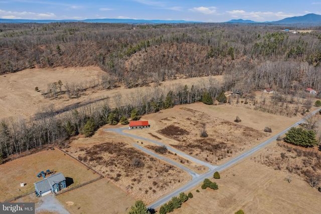 237 FOGGY BOTTOM LN, Berkeley Springs, WV 25411