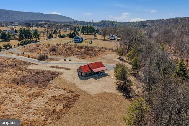 237 FOGGY BOTTOM LN, Berkeley Springs, WV 25411