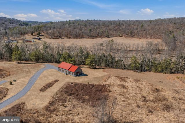 237 FOGGY BOTTOM LN, Berkeley Springs, WV 25411