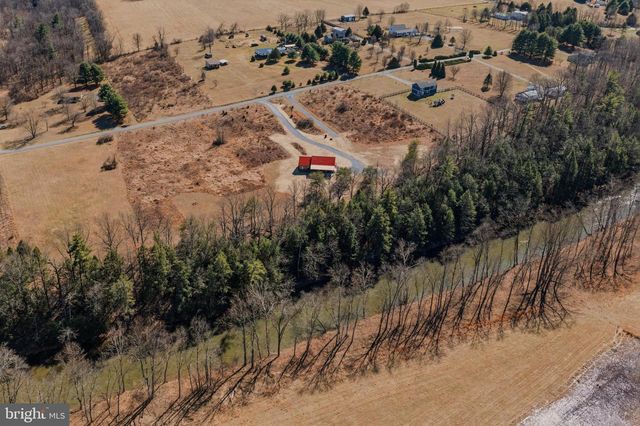 237 FOGGY BOTTOM LN, Berkeley Springs, WV 25411