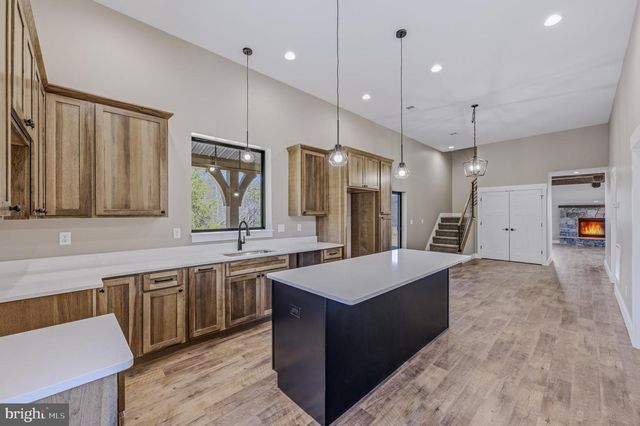 237 FOGGY BOTTOM LN, Berkeley Springs, WV 25411