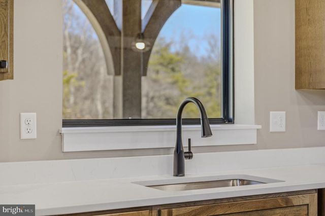 237 FOGGY BOTTOM LN, Berkeley Springs, WV 25411